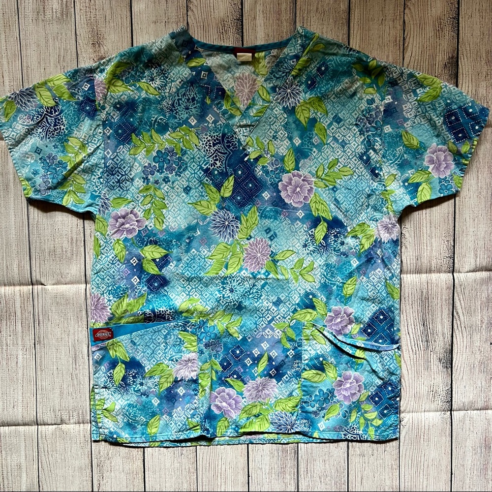 ▪️Blue Floral Dickies Scrub Top▪️